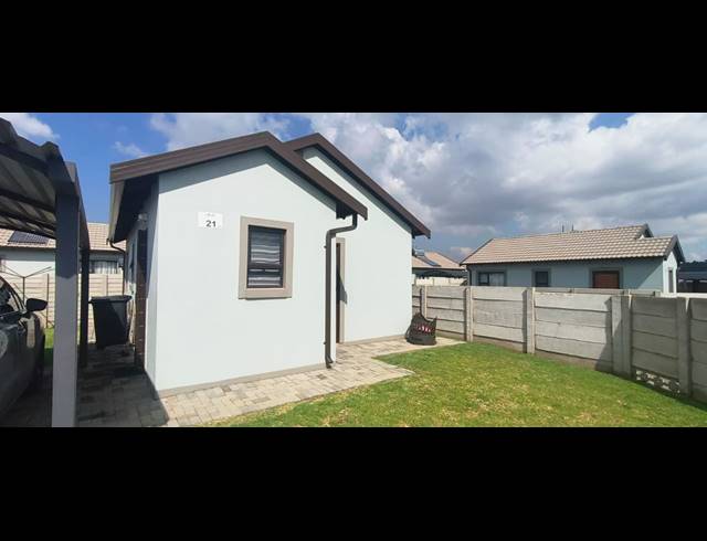 2 BEDROOM TOWNHOUSE FOR SALE IN WILFORDON